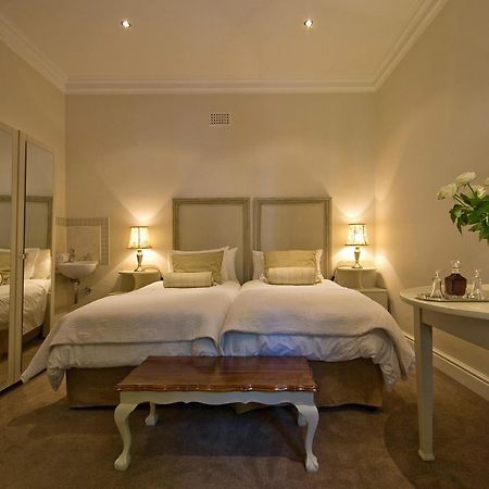 Albarosa Guest House สเตลเลนบอช ภายนอก รูปภาพ