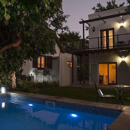 Albarosa Guest House สเตลเลนบอช ภายนอก รูปภาพ