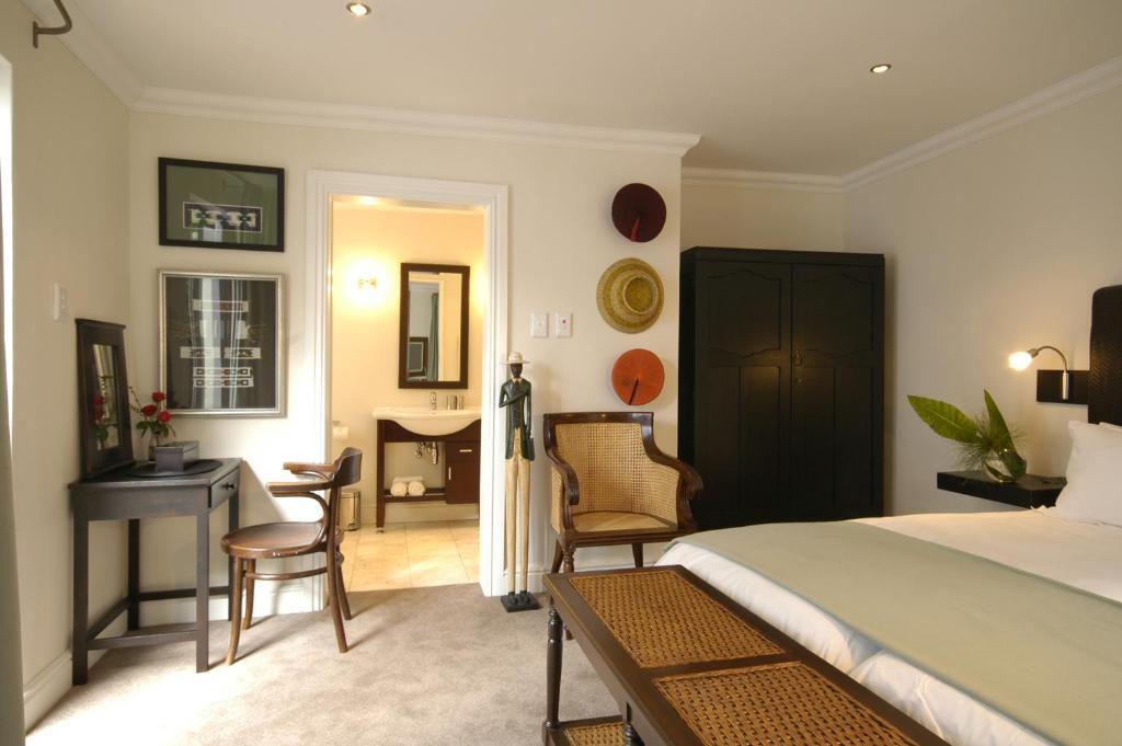 Albarosa Guest House สเตลเลนบอช ภายนอก รูปภาพ