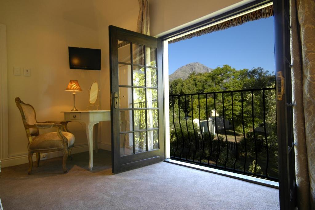 Albarosa Guest House สเตลเลนบอช ภายนอก รูปภาพ