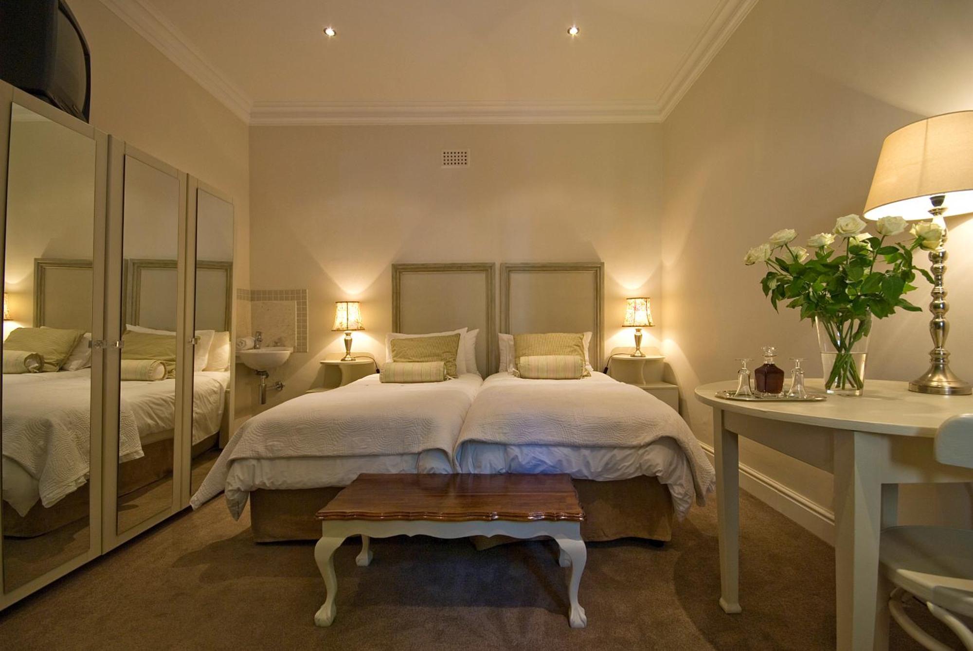 Albarosa Guest House สเตลเลนบอช ภายนอก รูปภาพ