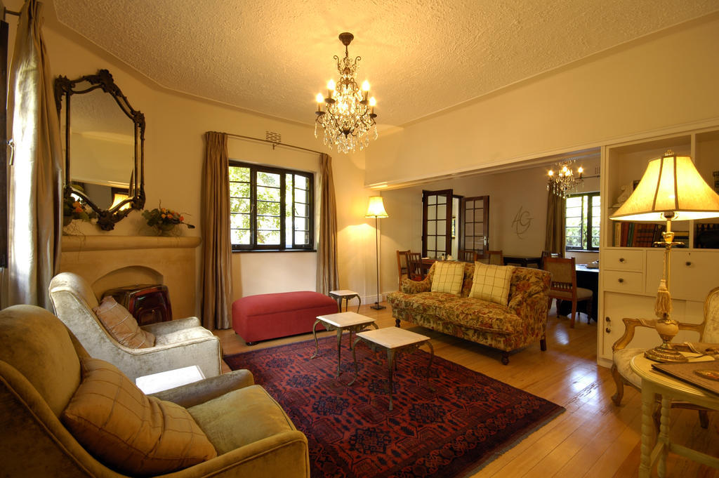 Albarosa Guest House สเตลเลนบอช ภายนอก รูปภาพ