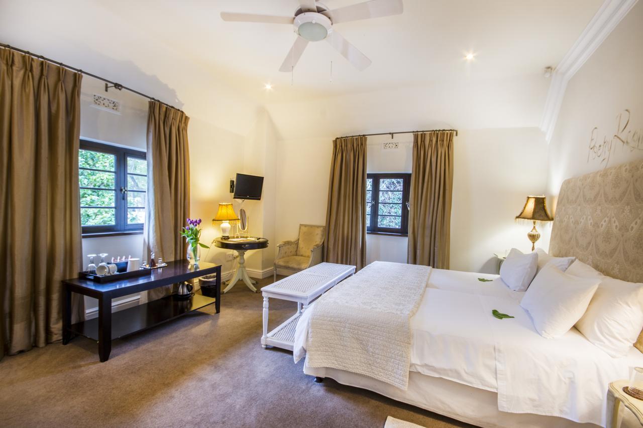 Albarosa Guest House สเตลเลนบอช ภายนอก รูปภาพ