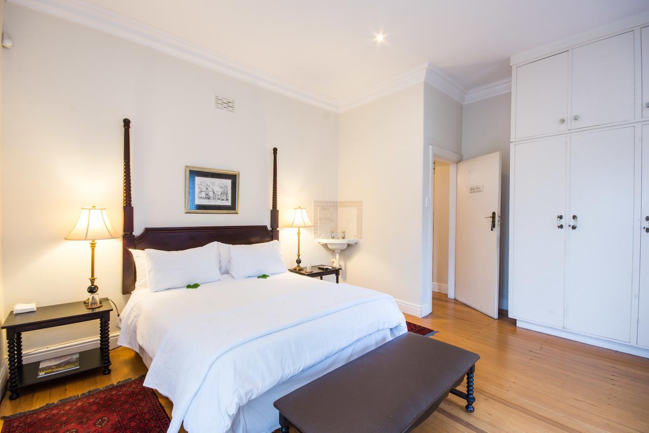 Albarosa Guest House สเตลเลนบอช ภายนอก รูปภาพ