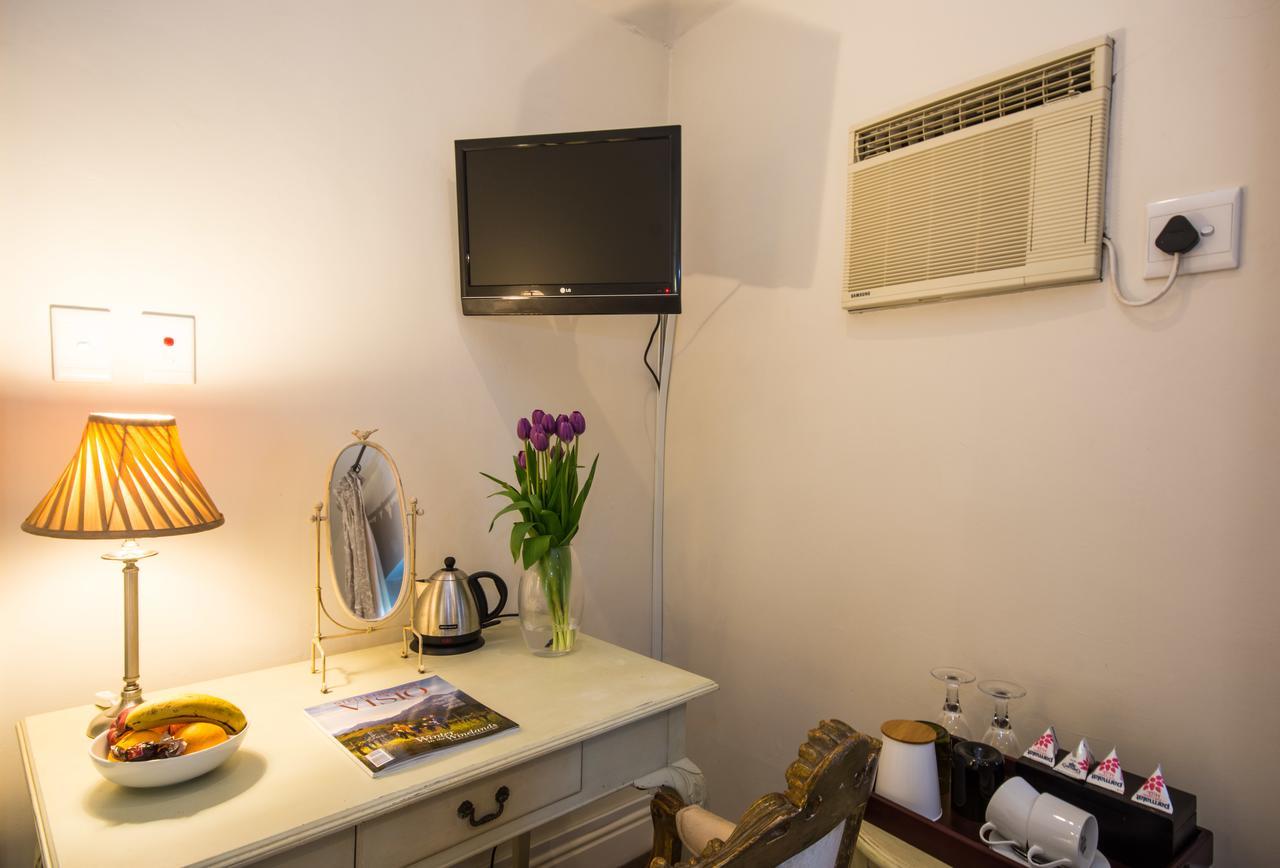 Albarosa Guest House สเตลเลนบอช ภายนอก รูปภาพ