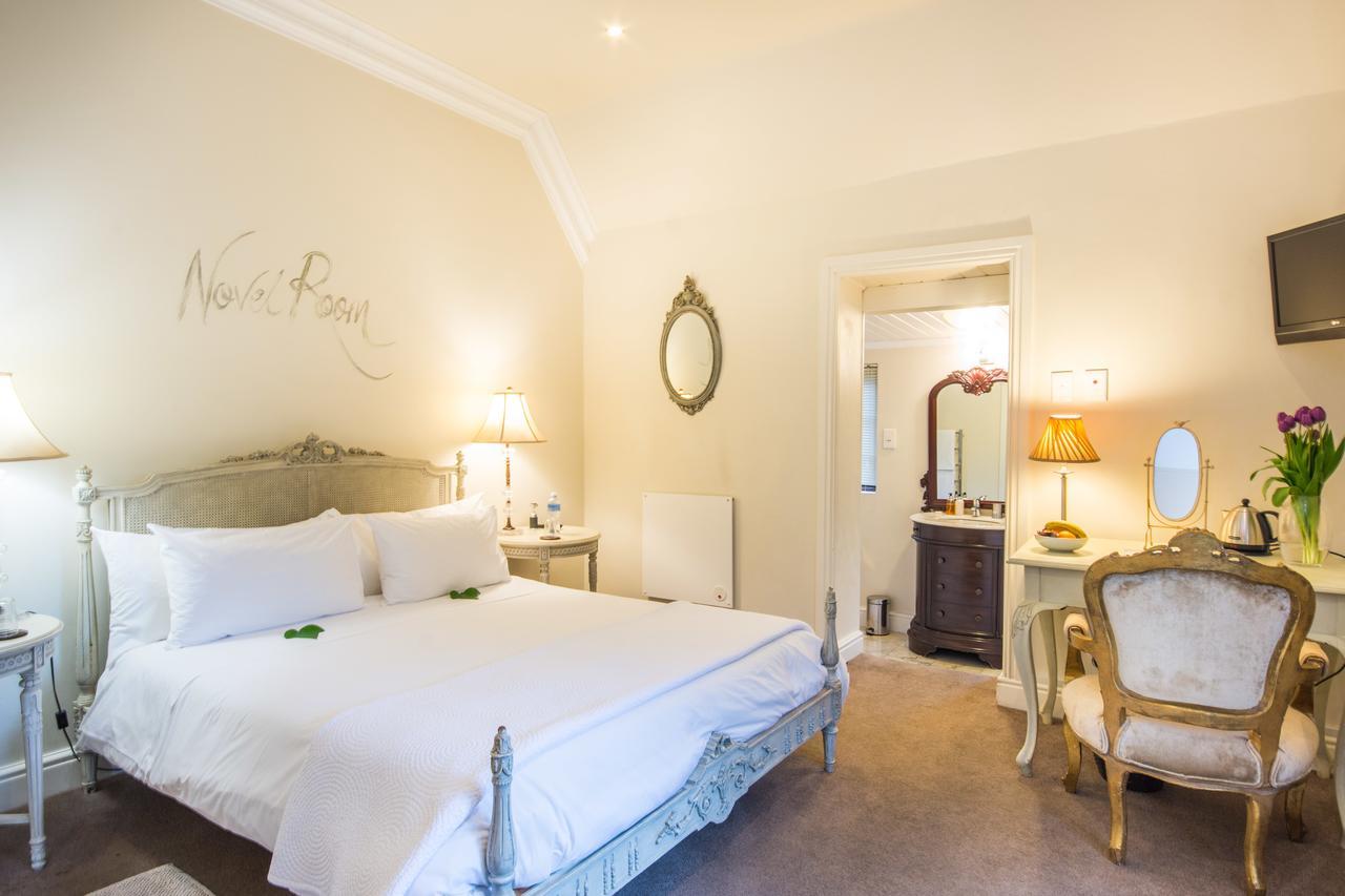 Albarosa Guest House สเตลเลนบอช ภายนอก รูปภาพ