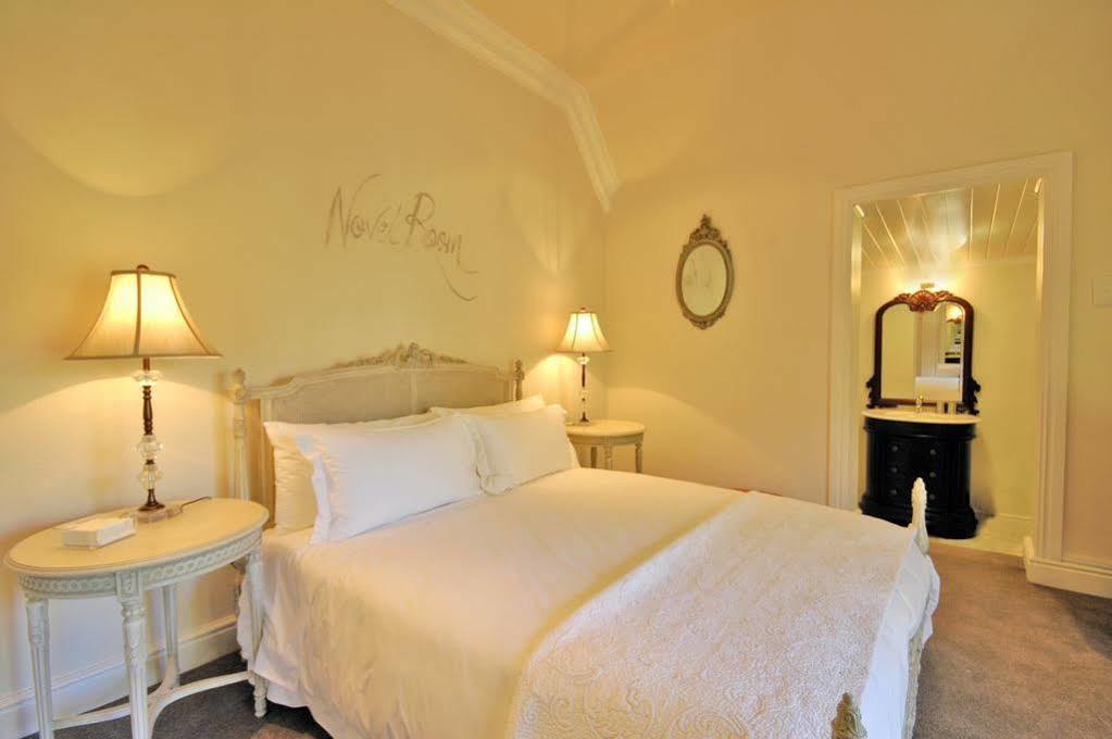 Albarosa Guest House สเตลเลนบอช ภายนอก รูปภาพ