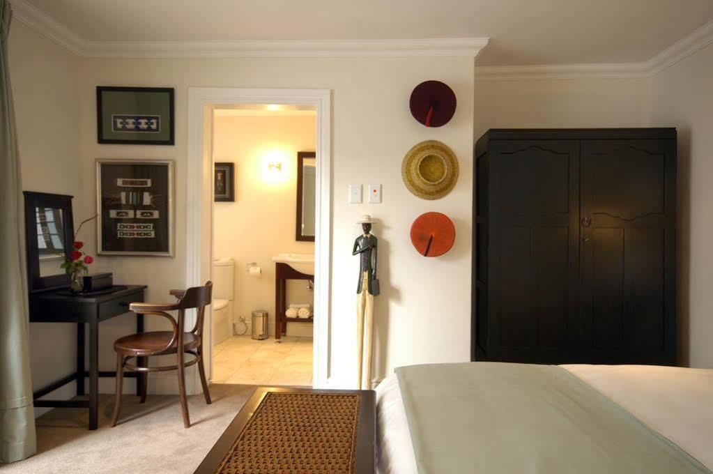 Albarosa Guest House สเตลเลนบอช ภายนอก รูปภาพ